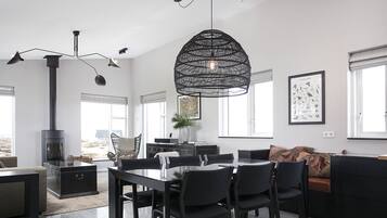 Cabin, 3 Bedrooms, Ocean View | In-room dining