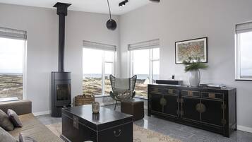 Cabin, 3 Bedrooms, Ocean View | Living area | Fireplace, iPod dock