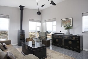 Cabin, 3 Bedrooms, Ocean View | Living area