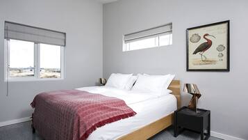 Cabin, 3 Bedrooms, Ocean View | 3 bedrooms, desk, blackout drapes, soundproofing