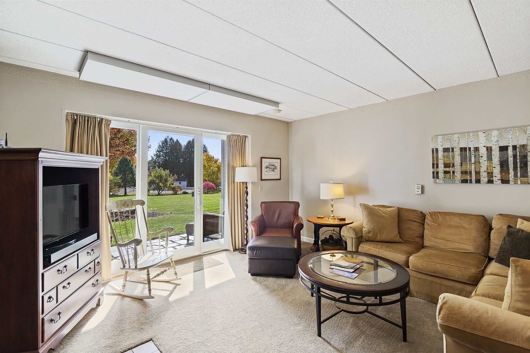 Smart TV, fireplace, DVD player