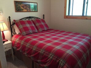 6 bedrooms, desk, iron/ironing board, free WiFi