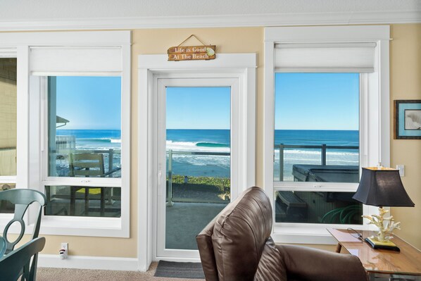 Smart TV, fireplace, DVD player, books