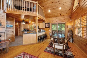 Dining - Private Cabin, Great Views, Hot Tub, WiFi, Fireplace (Ferguson)