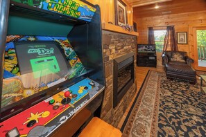 Game room - Beautiful Mtn View! Pool Table, Arcade Game, Hot Tub, Pool, Putt Putt & Fishing (Sevierville)