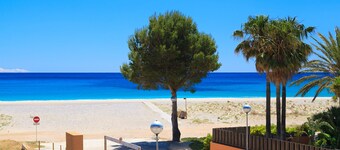 Beachfront apartment perfect for small families · UHC ARCO DEL SOL 165