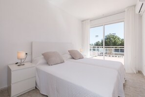 1 habitación, tabla de planchar con plancha, wifi gratis y ropa de cama 