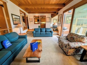 TV, fireplace, stereo