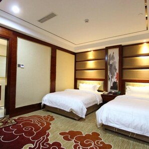 Suite, 2 camas individuales | Escritorio, cortinas blackout, insonorización y wifi gratis 