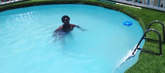 A relaxing and breezy patio and private apartment. It has the amenities needed.