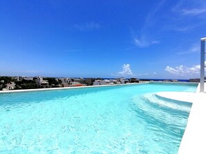 Outdoor pool - BRAND NEW SUITES !! DON¨T MISS OUT THIS INTRODUCTION AMAZING RATES !! (Playa del Carmen)