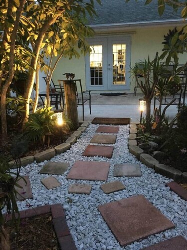 Bougainvillea Cottage (Peggy's Retreat)