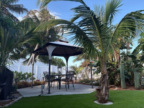 Bougainvillea Cottage (Peggy's Retreat)