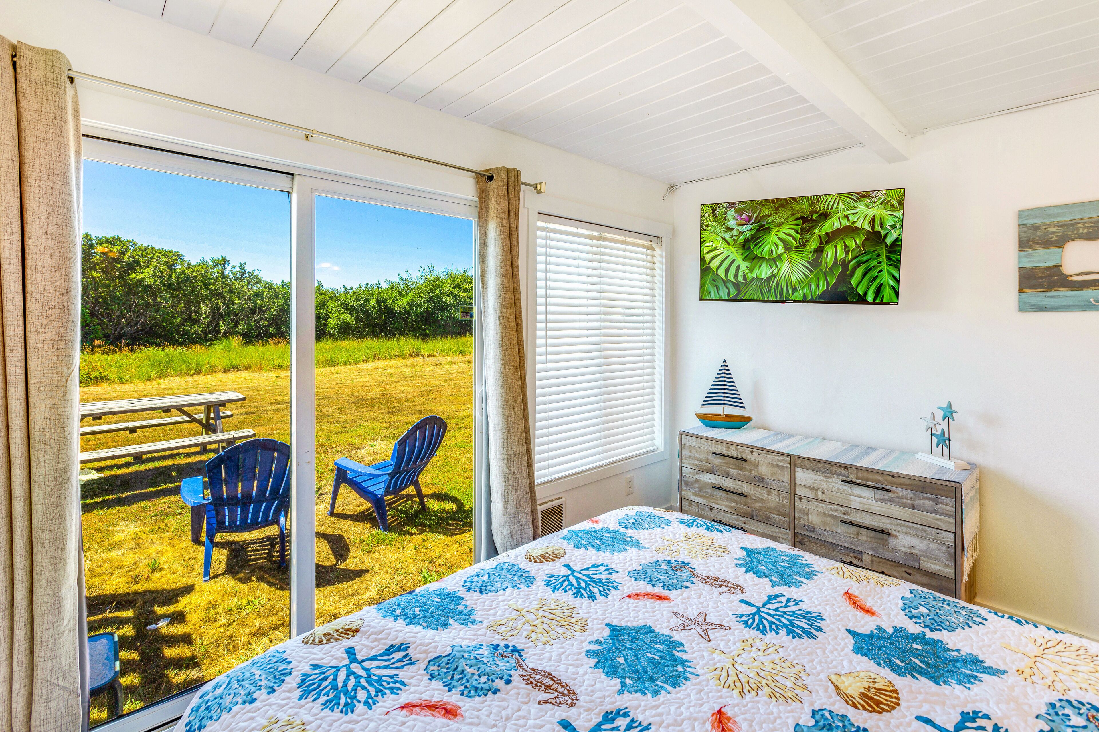 2 bedrooms, bed sheets