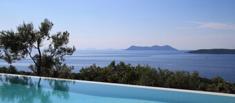 Villa NISI – Stylish Sea-View Retreat with Pool & Easy Access