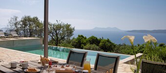 Villa NISI – Stylish Sea-View Retreat with Pool & Easy Access