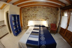 3 bedrooms, free WiFi, bed sheets - Easter available for 6/7 people, book now!!! (Torrelavega)
