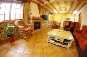 Télévision, cheminée