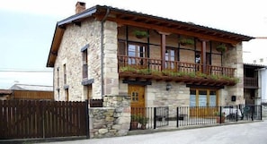 Exterior - Easter available for 6/7 people, book now!!! (Torrelavega)