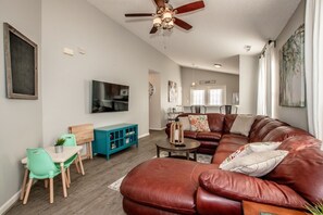 Una Smart TV, libros