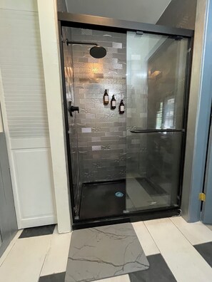 Hair dryer, towels - Rustic/Modern Artist CABIN in the WOODS (Saint Francisville)