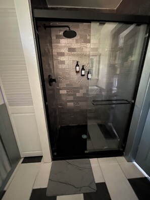 Hair dryer, towels - Rustic/Modern Artist CABIN in the WOODS (Saint Francisville)