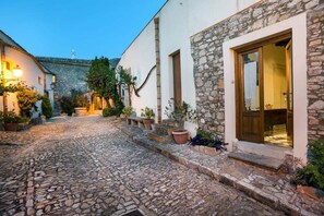 Exterior detail - Holiday Home in Siciliy with Pool (Buseto Palizzolo)