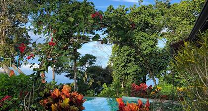 WHALES TAIL VIEWS Del Congos Uvita Great privacy, WSlide Pool, HandicapAccess