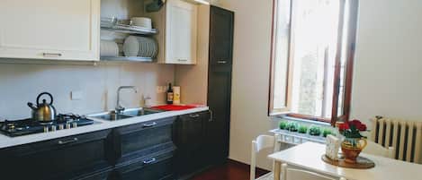 Réfrigérateur, four, plaque de cuisson, lave-vaisselle