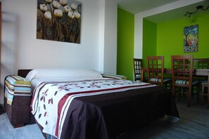 1 chambre, fer et planche à repasser, Wi-Fi gratuit, draps fournis