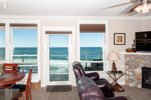 Smart TV, fireplace, DVD player, books