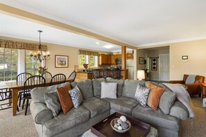 Smart TV, fireplace, DVD player, books
