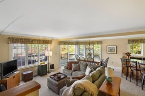 Smart TV, fireplace, DVD player, books - Family Friendly 3 BR Overlook Resort Home at Topnotch Resort & Spa (Stowe)