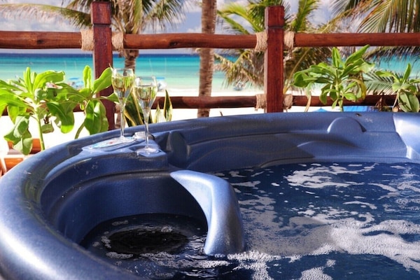 Bain à remous extérieur