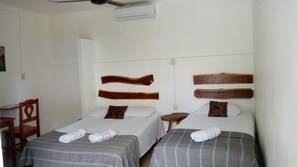 基本三人房 | 防敏寢具、特厚豪 華床墊、熨斗/熨衫板、免費 Wi-Fi