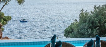 Cape villa, be blown away by breathtaking waterfront luxury villa!