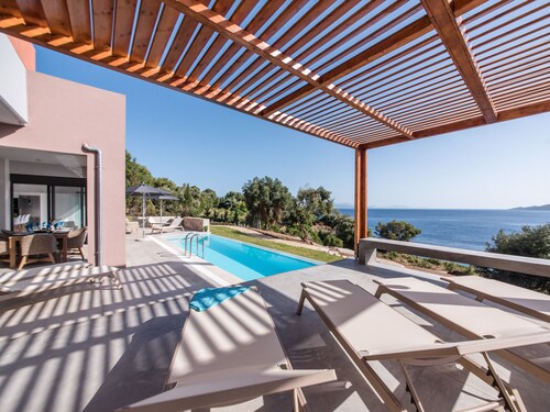 Cape villa, be blown away by breathtaking waterfront luxury villa!
