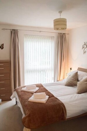 2 bedrooms, iron/ironing board, Internet, bed sheets