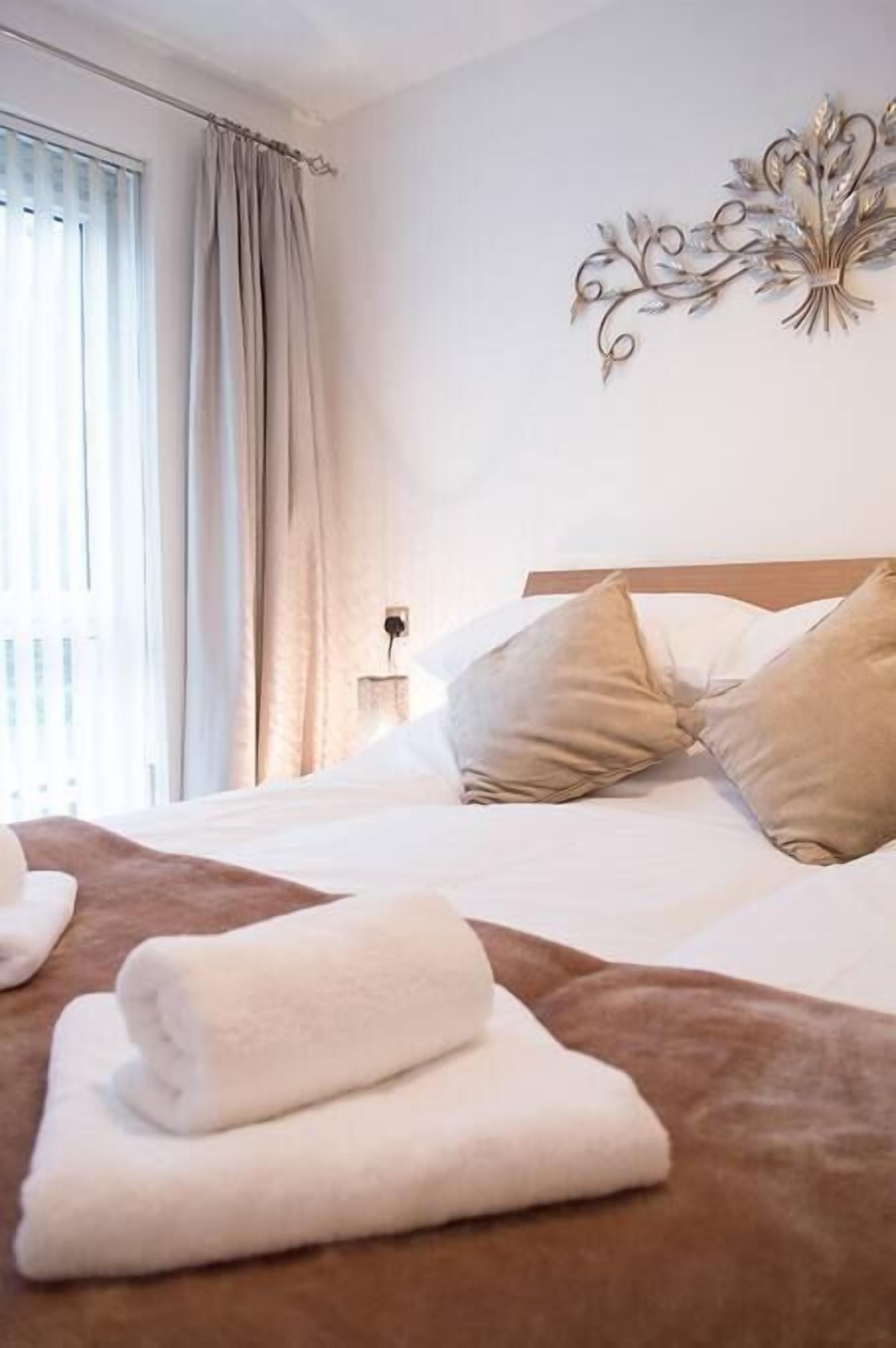 2 chambres, fer et planche à repasser, accès Internet, draps fournis