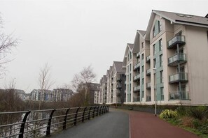 Exterior - Modern Apartment in the Copper Quarter - 1 Bed (Swansea)