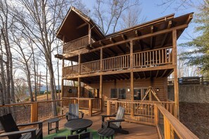 Outdoor dining - Mountain Views, Beautiful Deck, Hot Tub! Resort Pool, Fishing & Putt Putt (Sevierville)