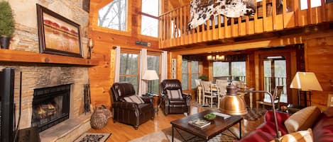 TV, peis, DVD-spiller og bordtennis