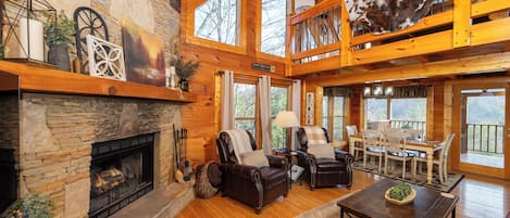 TV, peis, DVD-spiller og bordtennis