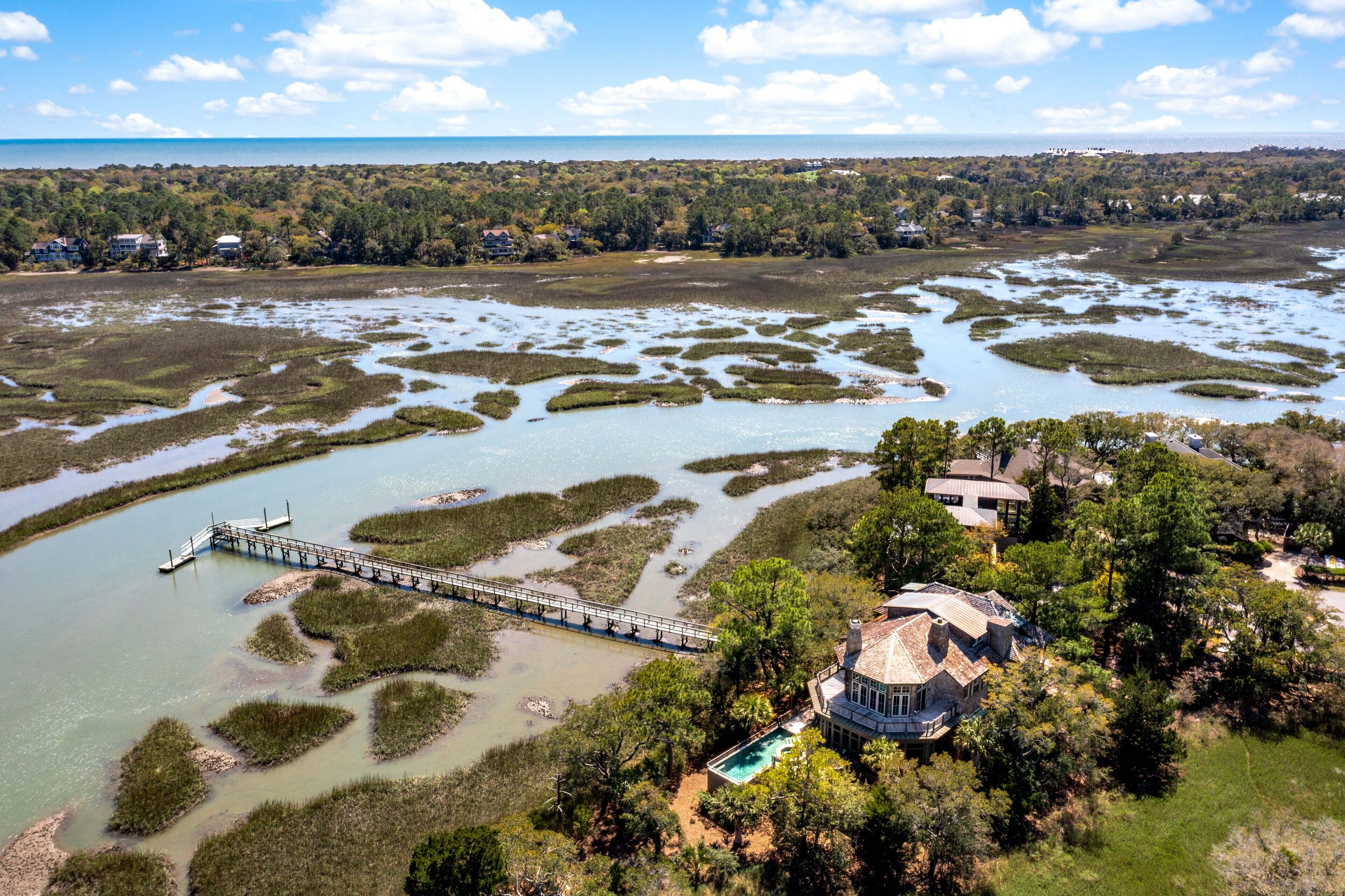 7 Rhetts Bluff: 6 Bedrooms, Pool & Dock, River & Marsh Views, Bike to Beach