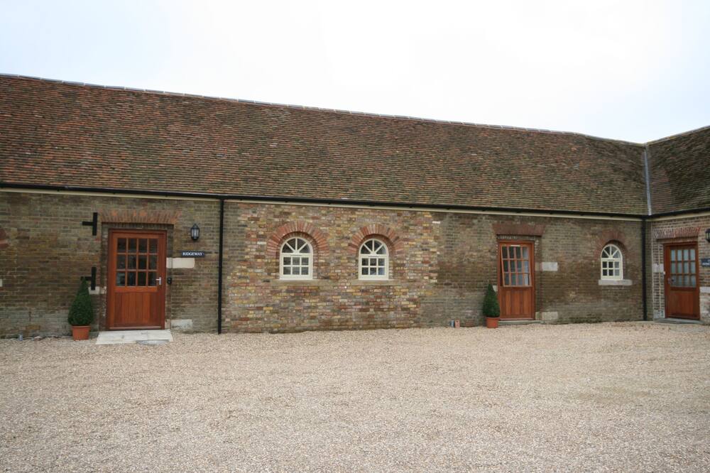 Ridgeway - a two bedroom, sleeps 4 that sleeps 4 guests in 2 bedrooms