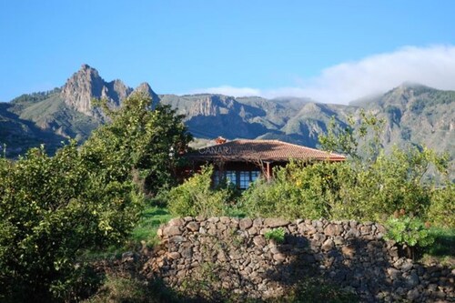 Charming Holiday Cottage El Pedregal with Private Pool in Tranquil Vin