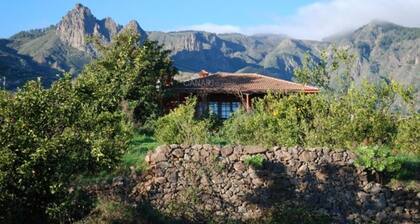 Charming Holiday Cottage El Pedregal with Private Pool in Tranquil Vin