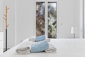 4 chambres, fer et planche à repasser, Wi-Fi, draps fournis