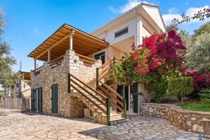 Exterior - Villa Giancarlo - Lovely Villa with Stone and Wood Elements in Sivota Bay (Sivota Village)