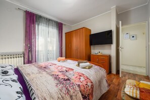 1 bedroom, free WiFi, bed sheets